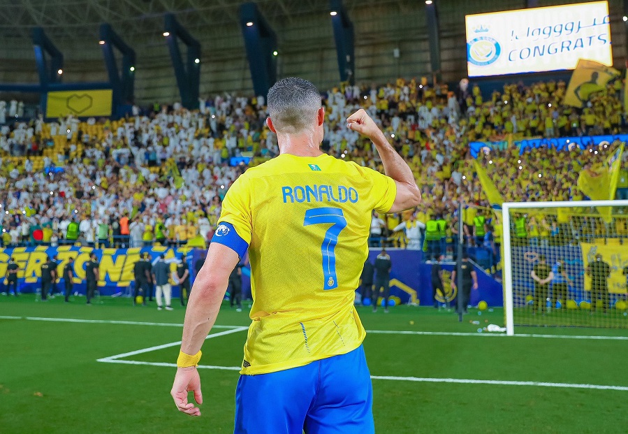 Chiêm ngưỡng Ronaldo kiến tạo tuyệt đỉnh bằng đánh gót cho Al Nassr
