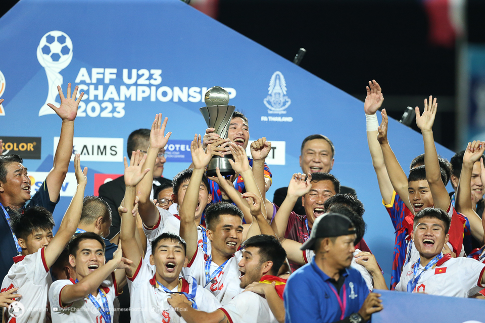 HLV Troussier gọi 10 cầu thủ U23 Việt Nam vô địch U23 Đông Nam Á dự vòng loại U23 châu Á
