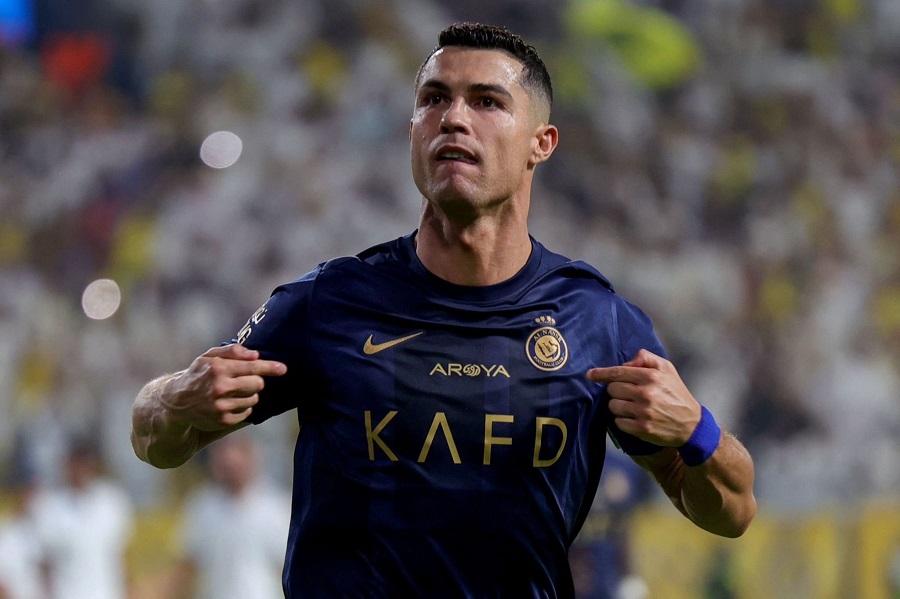 Ronaldo bỏ qua cơ hội lập 2 hat-trick li&ecirc;n tiếp để nhường đồng đội s&uacute;t phạt đền