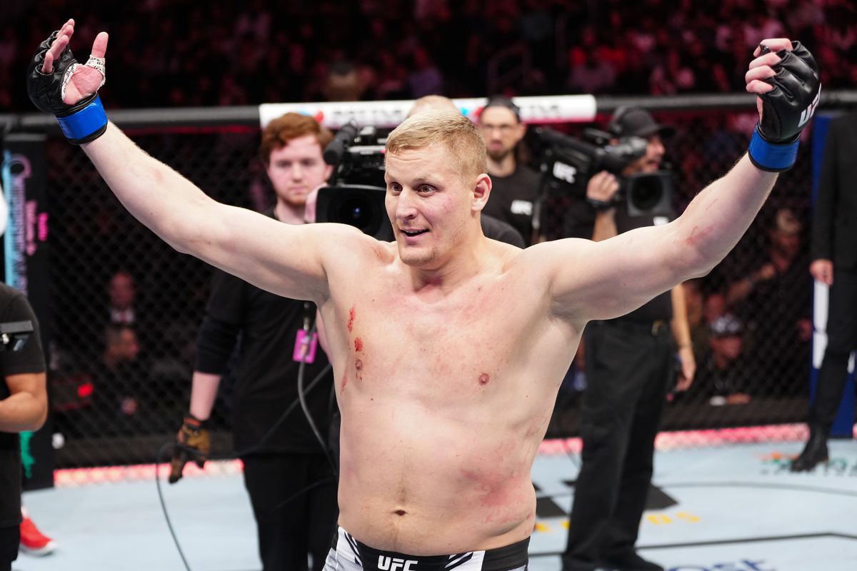 "Máy knockout" Sergei Pavlovich dự bị cho trận Jon Jones vs Stipe Miocic ở UFC 295
