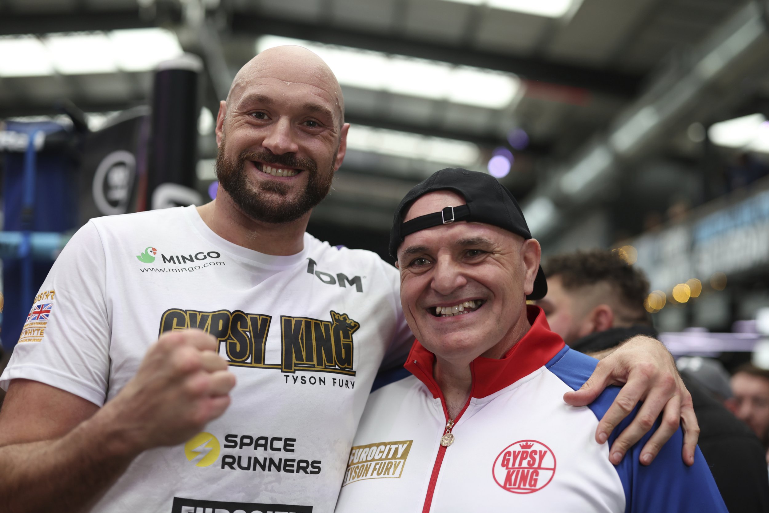 Bố của Tyson Fury: Con tôi "khó mà lành lặn" sau khi đấu Francis Ngannou
