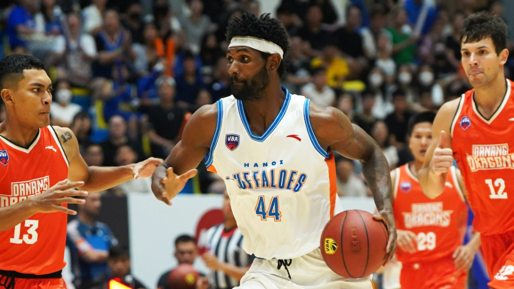 CHOÁNG: Hanoi Buffaloes đột ngột chia tay Anthony January ngay trước Playoffs, thay bằng cựu binh Saigon Heat