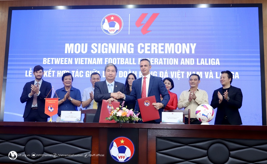 Ca sĩ Thanh Bùi đóng vai trò đặc biệt, cầu thủ Việt Nam sáng cửa sang Real Madrid