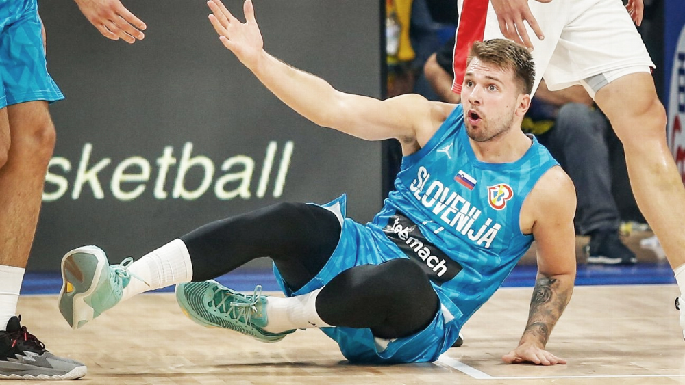 Cho Luka Doncic “dành cả thanh xuân để cãi trọng tài", Canada vào bán kết FIBA World Cup 2023
