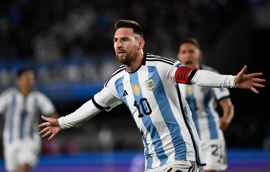 Cận cảnh bàn thắng bằng đá phạt ngoạn mục của Messi cho Argentina Cận cảnh bàn thắng bằng đá phạt ngoạn mục của Messi cho Argentina