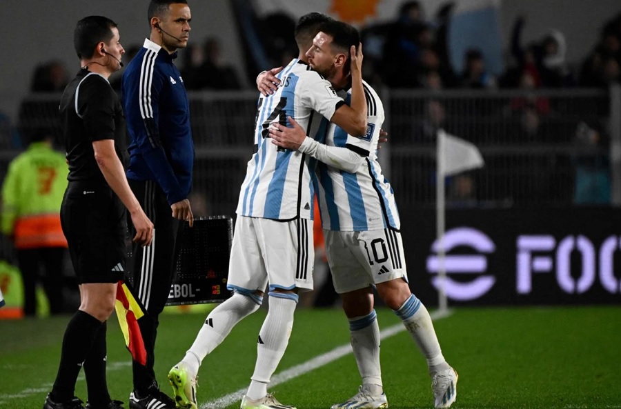 Messi: 12 trận trong 48 ngày và nguy cơ phải nghỉ thi đấu 4 tháng Messi: 12 trận trong 48 ngày và nguy cơ phải nghỉ thi đấu 4 tháng