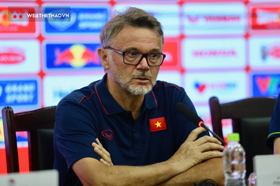HLV Troussier lấy Brazil, Nhật Bản để chỉ ra điểm yếu của bóng đá Việt Nam