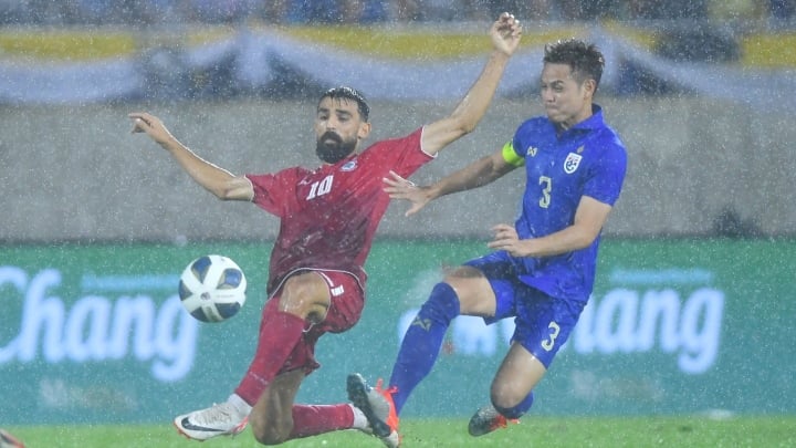 Trọng tài “biếu” penalty, Thái Lan vẫn đau đớn dâng chức vô địch King’s Cup cho Iraq