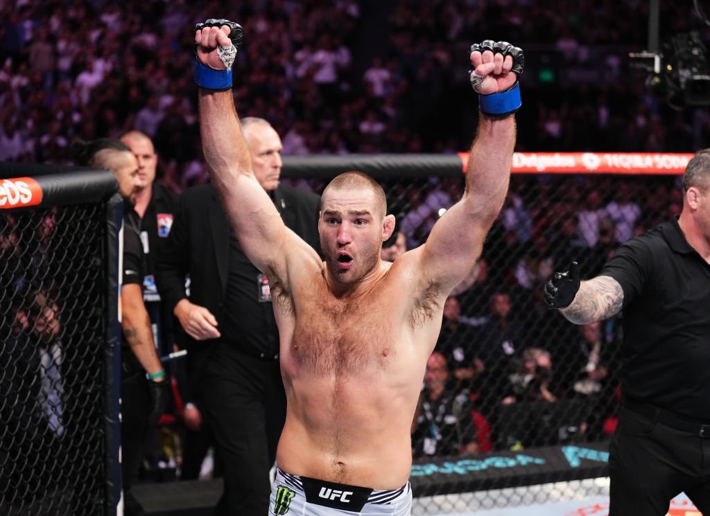 UFC 293: Sean Strickland gây sốc, "đập nát" Israel Adesanya vô địch hạng trung