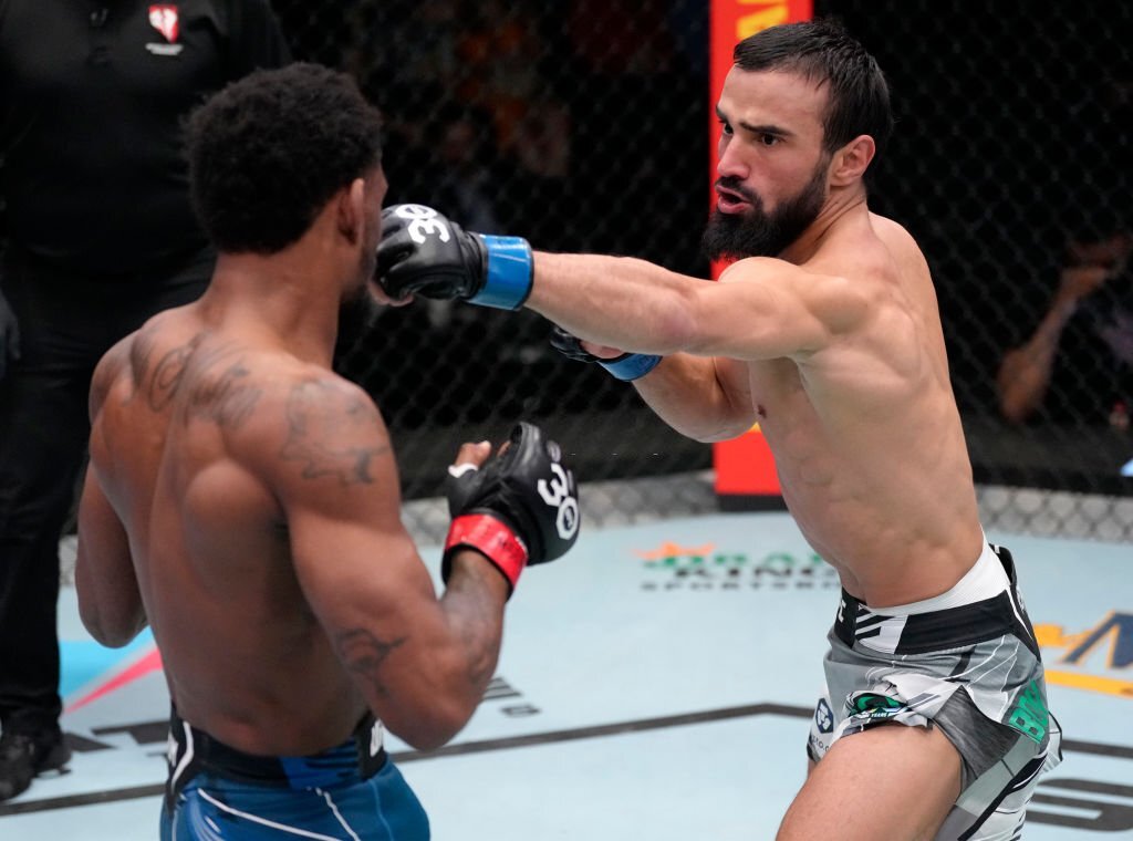 Tân binh "bom xịt" của UFC bị bắt vì liên quan tới vụ cướp khách du lịch