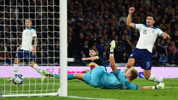 Harry Maguire lại bị chế giễu, hết thầy đến mẹ lên tiếng bảo vệ