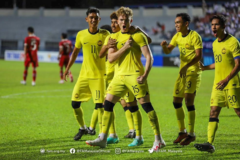 U23 Malaysia nhận vé vớt nhờ “chơi đẹp” hơn Iran, Campuchia tan giấc mơ gây sốc