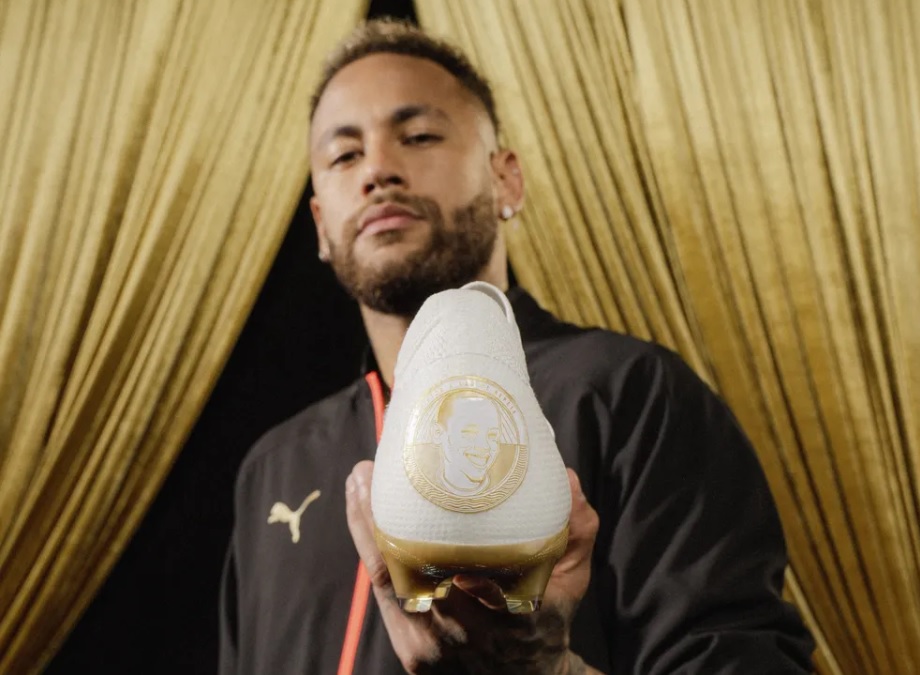 Neymar dành tặng 78 đôi giày đặc biệt cho kỷ lục với tuyển Brazil