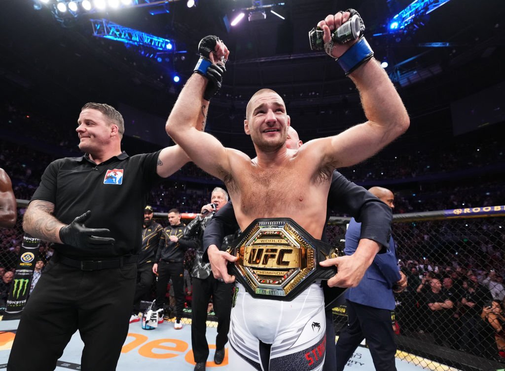 Sean Strickland lọt Top 10 võ sĩ mạnh nhất UFC, Adesanya - Sterling rớt hạng sâu