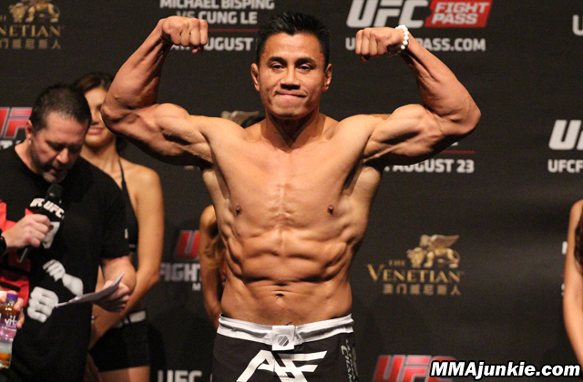 Những võ sĩ gốc Việt nào đã và đang thi đấu cho UFC?