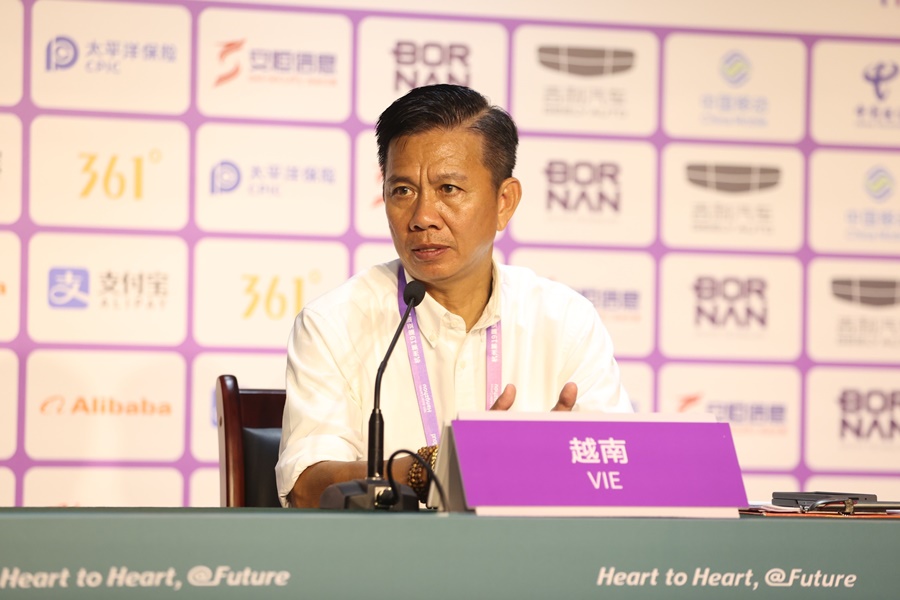 Thắng Mông Cổ, HLV Hoàng Anh Tuấn tức giận: “Olympic Việt Nam nhận thẻ vàng ngớ ngẩn”