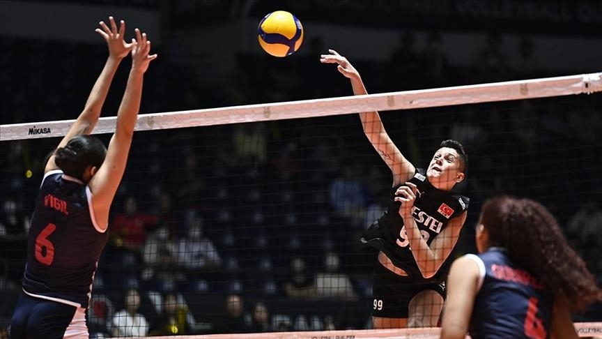 Highlight bóng chuyền vòng loại Olympic 2024: Thổ Nhĩ Kỳ toát mồ hôi trước Peru