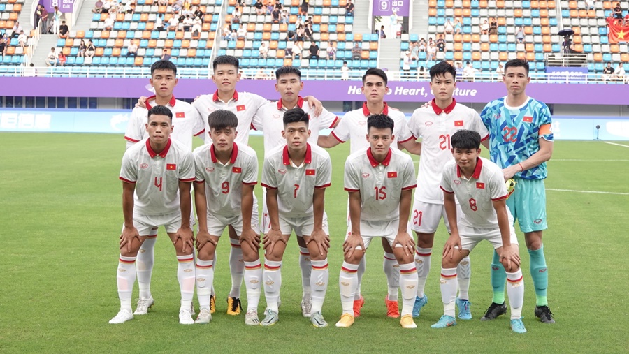 Đội hình ra sân Olympic Việt Nam vs Olympic Iran: Quan Văn Chuẩn bắt chính