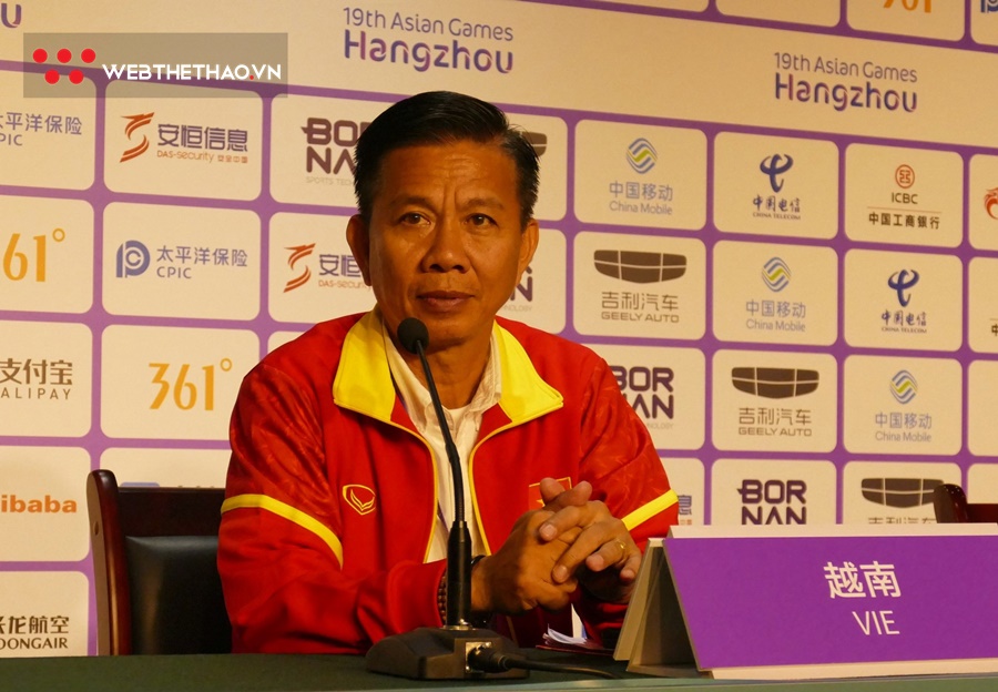HLV Hoàng Anh Tuấn lạc quan sau trận thua đậm của Olympic Việt Nam trước Iran
