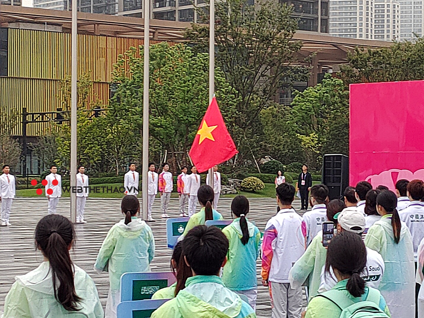 Lễ thượng cờ ASIAD 19: Quốc kỳ Việt Nam bắt đầu tung bay kiêu hãnh Lễ thượng cờ ASIAD 19: Quốc kỳ Việt Nam bắt đầu tung bay kiêu hãnh