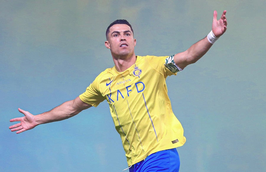 Kỳ lạ Ronaldo ghi nhiều b&agrave;n hơn bằng ch&acirc;n kh&ocirc;ng thuận cho Al Nassr