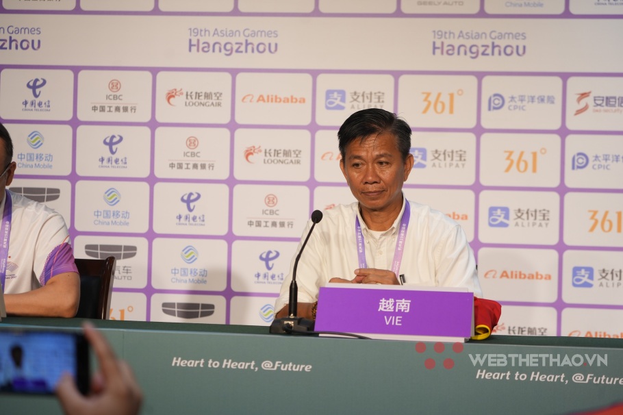 Phản ứng của HLV Hoàng Anh Tuấn khi Olympic Việt Nam chia tay ASIAD 19