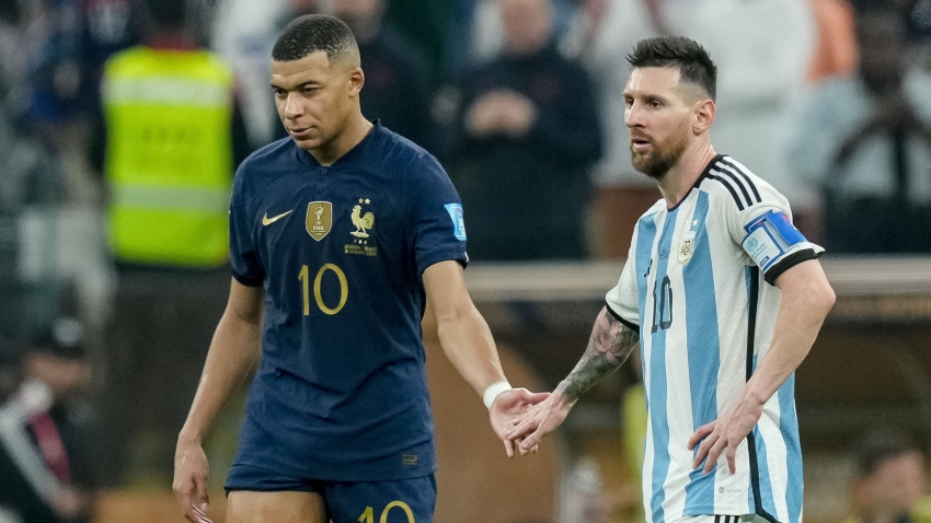 Chủ tịch PSG đáp trả Messi về việc “không tôn vinh nhà vô địch thế giới”