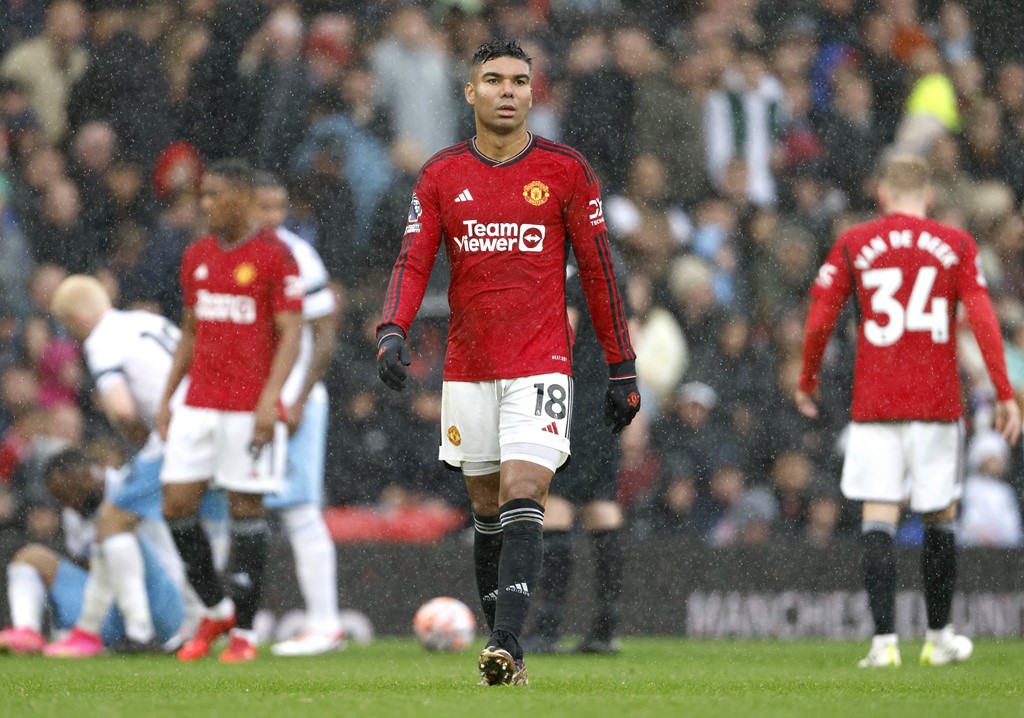 MU khởi đầu tệ nhất sau 34 năm, lập “hat-trick” lỗi dẫn tới bàn thua