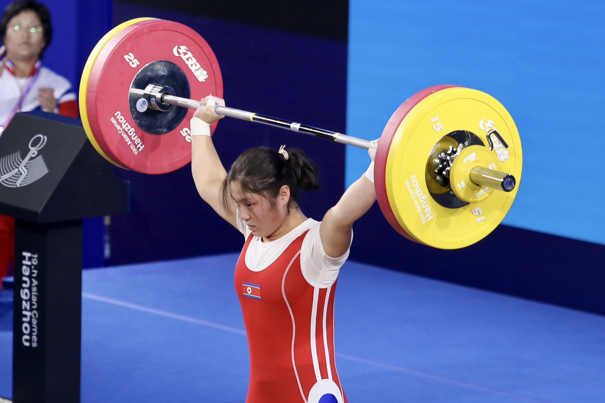 Choáng váng với lực sĩ bí ẩn phá loạt kỷ lục, hạ 2 nhà vô địch Olympic và 1 nhà vô địch thế giới ở môn cử tạ ASIAD 19 Choáng váng với lực sĩ bí ẩn phá loạt kỷ lục, hạ 2 nhà vô địch Olympic và 1 nhà vô địch thế giới ở môn cử tạ ASIAD 19