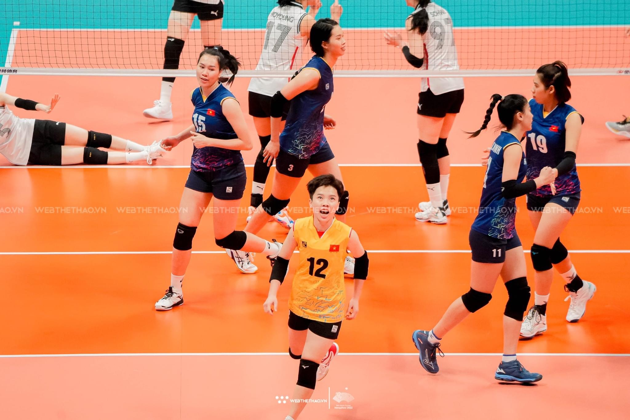 Thấy gì từ bốn cuộc ngược dòng làm nên lịch sử của ĐT bóng chuyền nữ Việt Nam