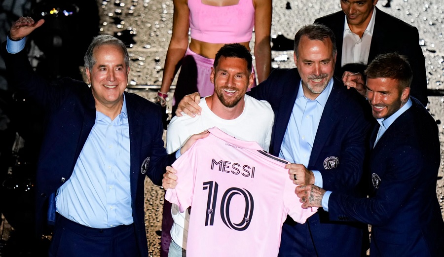 Ông chủ Inter Miami kể hậu trường vụ chiêu mộ Messi: “4 năm rưỡi để thuyết phục” Ông chủ Inter Miami kể hậu trường vụ chiêu mộ Messi: “4 năm rưỡi để thuyết phục”