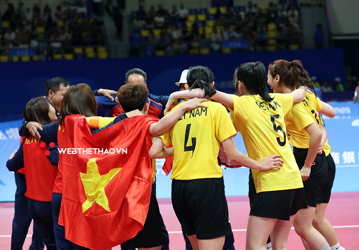 Giành HCV ASIAD sau 17 năm, cầu mây nữ Việt Nam nhận thưởng "nóng" dồn dập