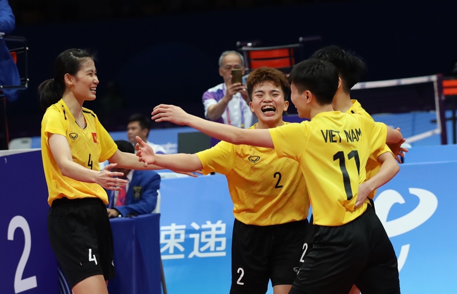 Khoảnh khắc vỡ òa sung sướng của cầu mây Việt Nam, giải cơn khát vàng gần 2 thập kỷ ở ASIAD Khoảnh khắc vỡ òa sung sướng của cầu mây Việt Nam, giải cơn khát vàng gần 2 thập kỷ ở ASIAD