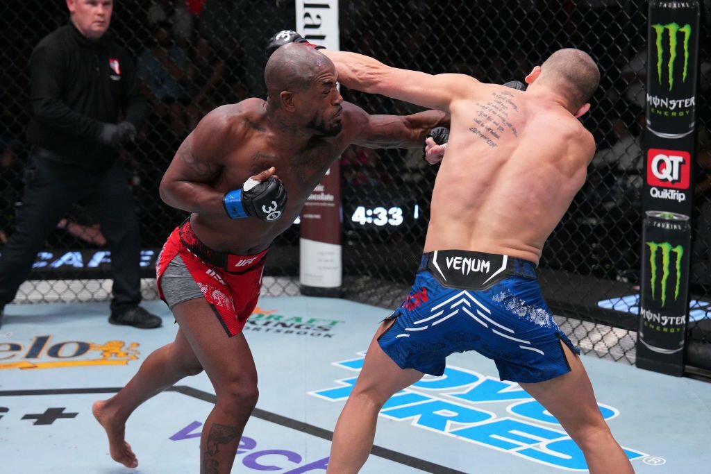 SỐC: Bobby Green chỉ cầm 1 đấm hạ gục võ sĩ bất bại ở UFC