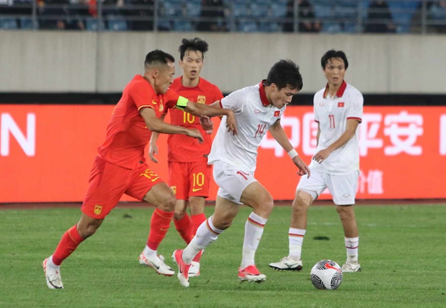 Kết quả Việt Nam 0-2 Trung Quốc: Thất bại đầu tiên của HLV Troussier Kết quả Việt Nam 0-2 Trung Quốc: Thất bại đầu tiên của HLV Troussier