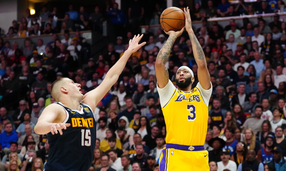 HLV Los Angeles Lakers muốn bigman Anthony Davis ném 3 điểm gấp 5 lần mùa trước?