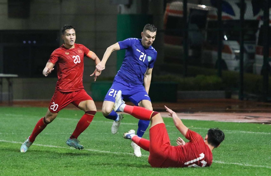Báo Hàn Quốc: "Phong độ Việt Nam trở nên tồi tệ khi HLV Troussier lên nắm quyền"