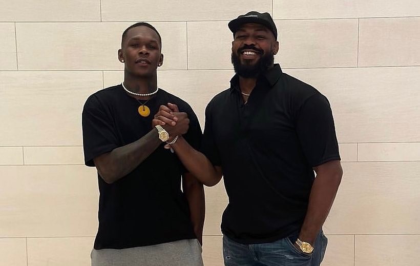 Jon Jones khuyên Israel Adesanya nên tạm rời xa sàn đấu UFC