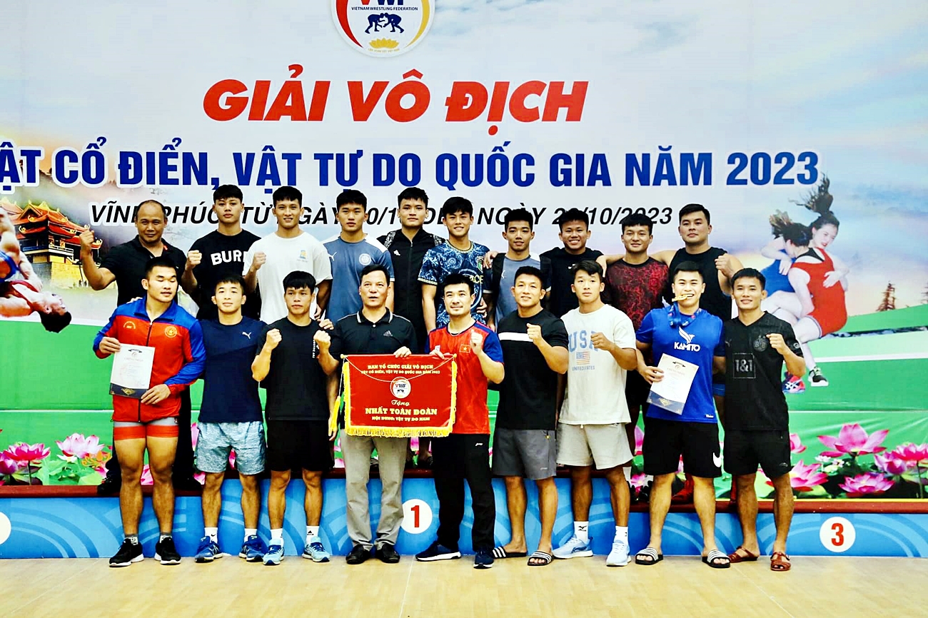Chuyện cả nhà xem Vật trong ngày hạ màn hấp dẫn giải Vật vô địch quốc gia 2023