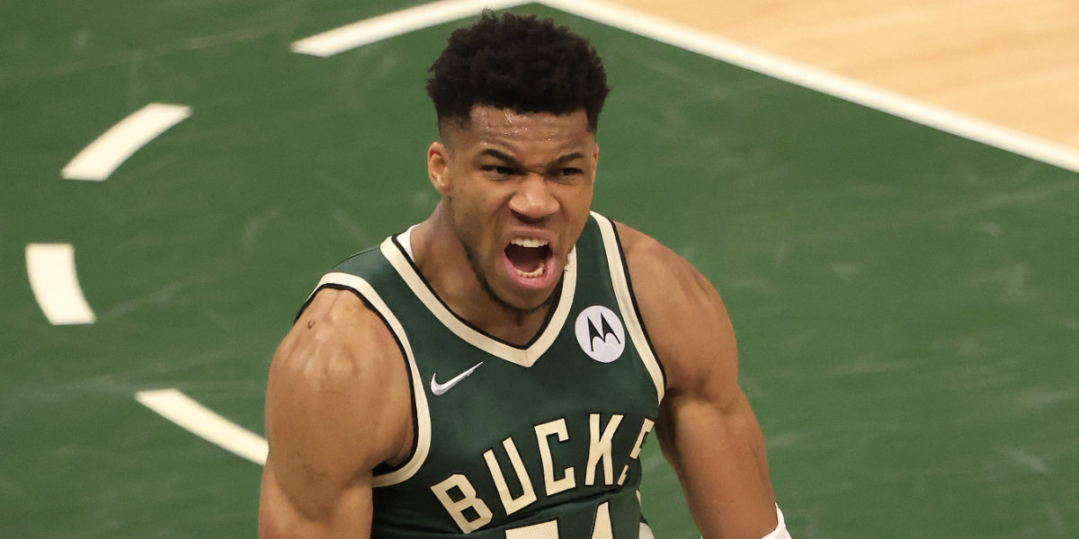 Chuyển nhượng NBA: Giannis Antetokounmpo gia hạn với Milwaukee Bucks, l&atilde;nh th&ecirc;m gần 200 triệu USD