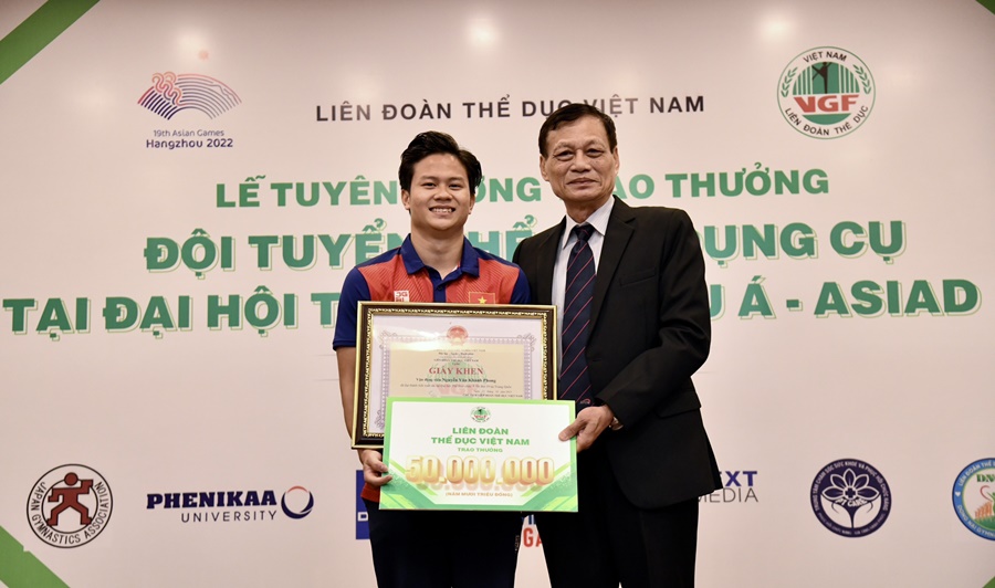 Hotboy Thể dục dụng cụ Khánh Phong nhận thưởng siêu đặc biệt cho kỳ tích HCB Asiad 19