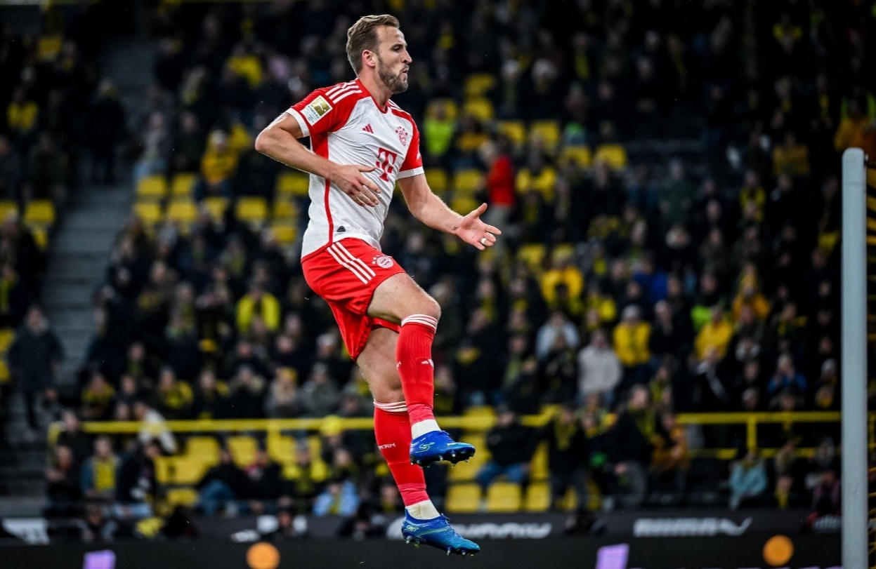 Harry Kane lập hat-trick và phá kỷ lục ghi bàn mọi thời đại ở Bundesliga