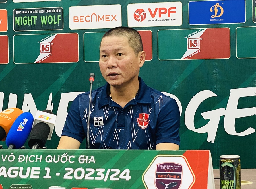 HLV Chu Đình Nghiêm báo tin kém vui cho “phù thủy trắng” Troussier