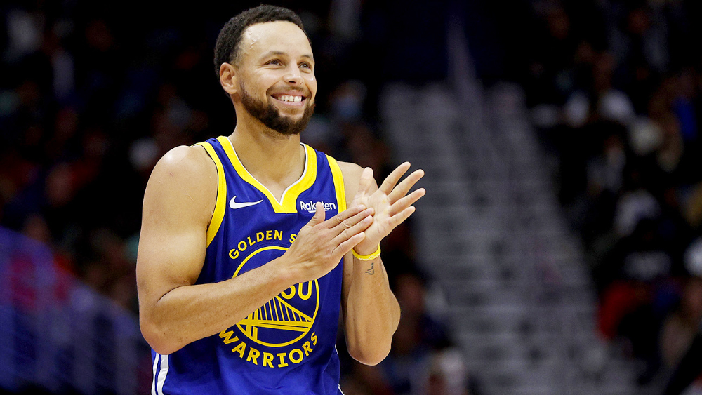 Stephen Curry phá kỷ lục 3 điểm của chính mình, tiếp tục cùng Golden State bay cao Stephen Curry phá kỷ lục 3 điểm của chính mình, tiếp tục cùng Golden State bay cao