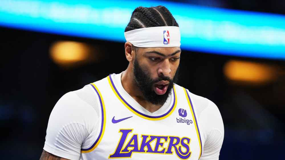 Anthony Davis khiến CĐV Los Angeles Lakers đứng ngồi kh&ocirc;ng y&ecirc;n v&igrave; chấn thương mới
