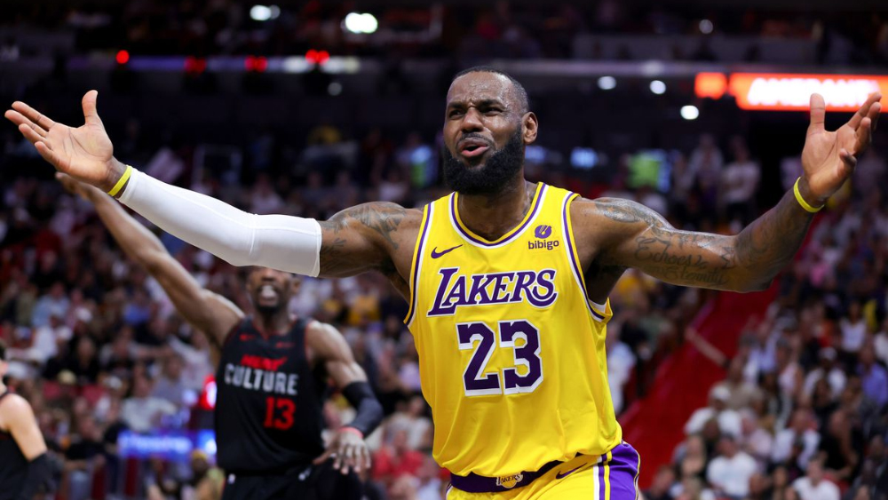 Los Angeles Lakers gửi khiếu nại lên NBA vì trọng tài và… LeBron James
