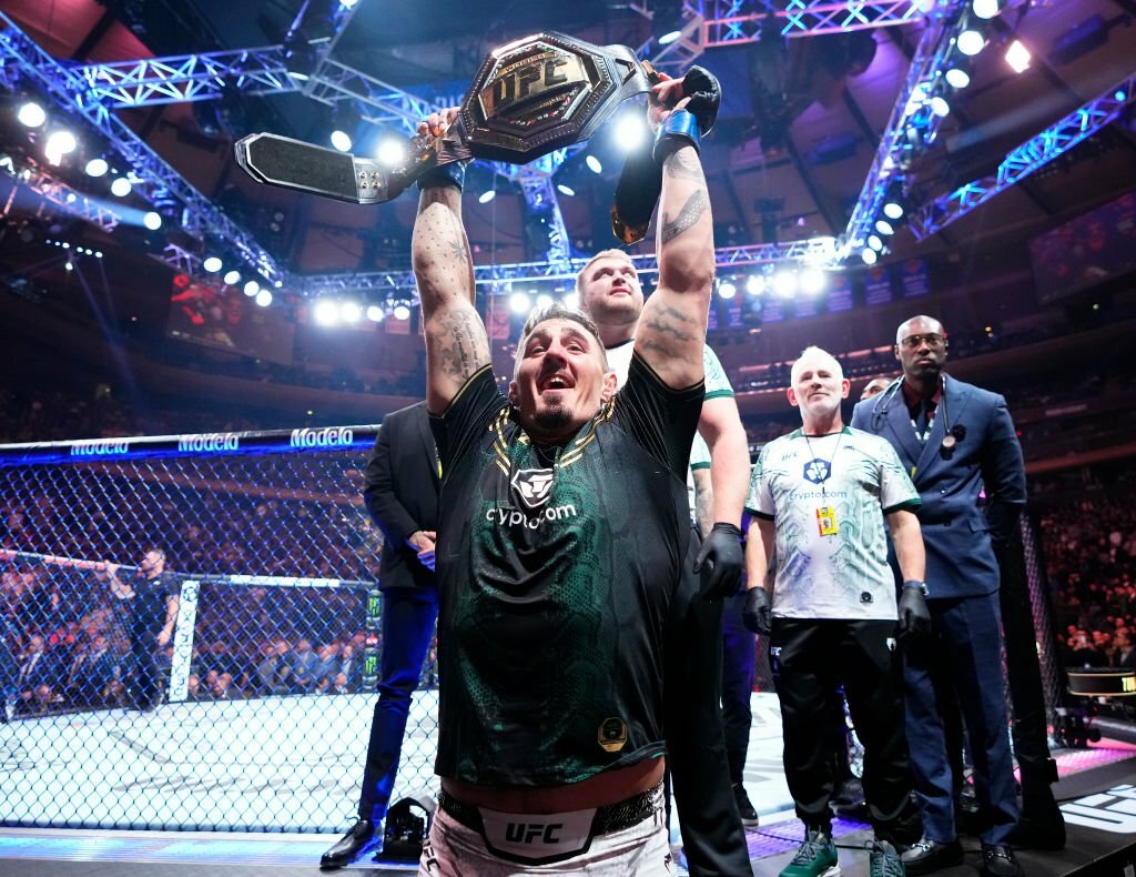 Tom Aspinall có thể phải "bảo vệ đai tạm thời" sau UFC 295