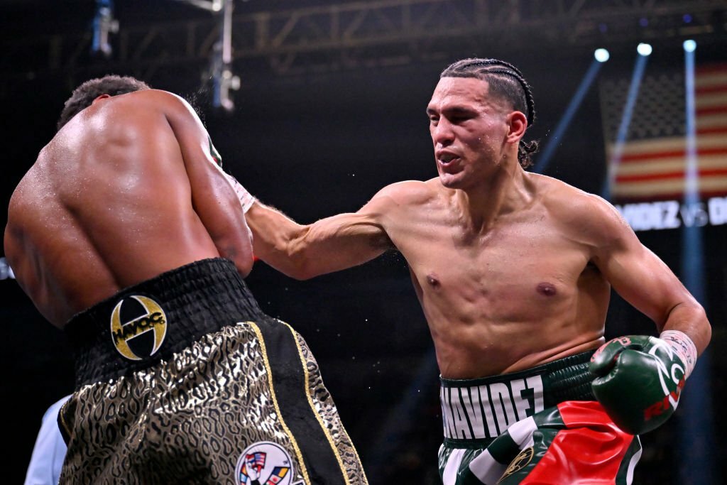 David Benavidez: "Hiện tại Canelo chẳng thể đấu ai khác ngoài tôi"