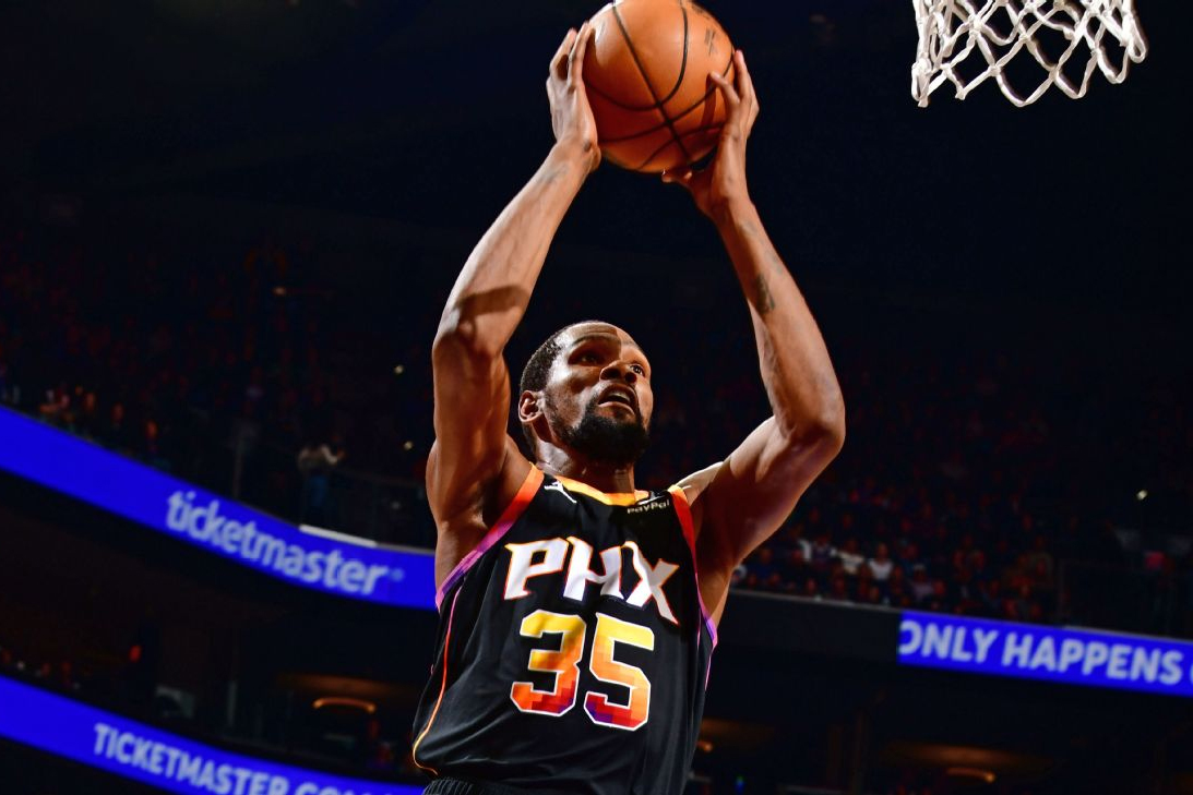 Kevin Durant đặt ch&acirc;n v&agrave;o top-10 tay ghi điểm vĩ đại nhất lịch sử NBA: S&aacute;nh vai c&ugrave;ng huyền thoại