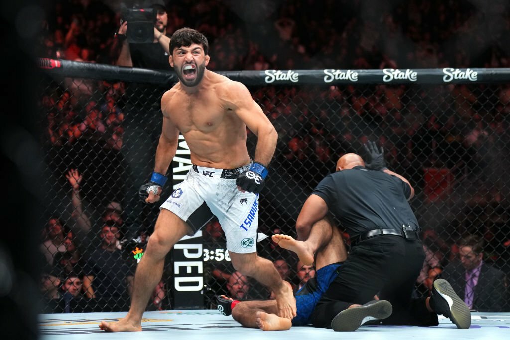 Kết quả UFC: Arman Tsarukyan knockout Beneil Dariush giữa cơn mưa tiền thưởng